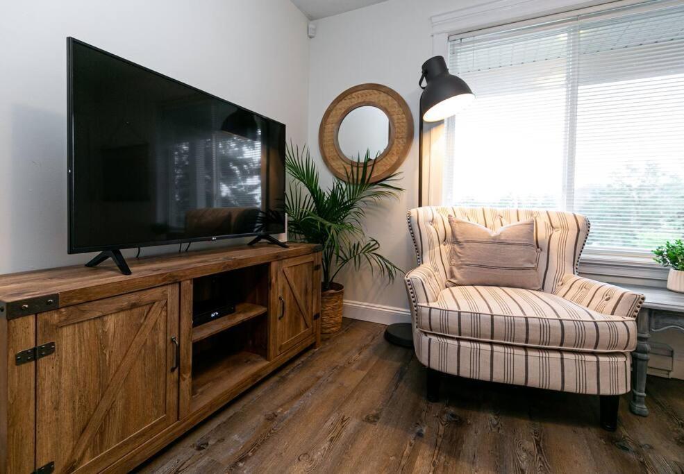 Cozy Renovated Oasis W Private Terrace & Parking Villa Victoria Exterior foto